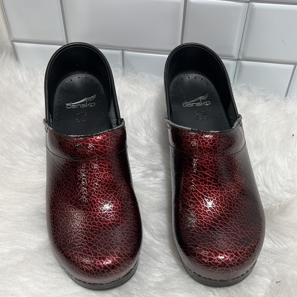 Dansko Professional Women's US 8.6-9 39 EU Slip-On Clogs Cracked Plum Maroon - Picture 2 of 12